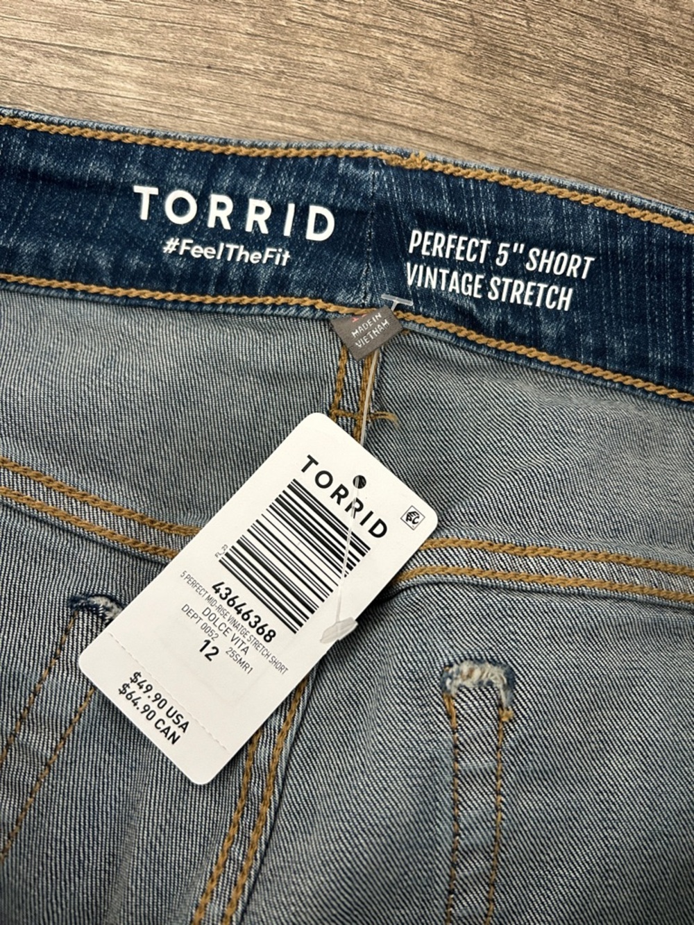 torrid medium wash 5” vintage denim shorts - Picture 4 of 5